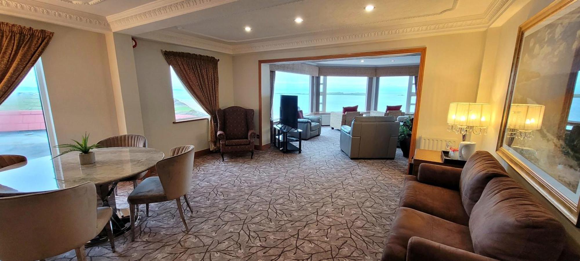 Royal Court Hotel بورتراش المظهر الخارجي الصورة