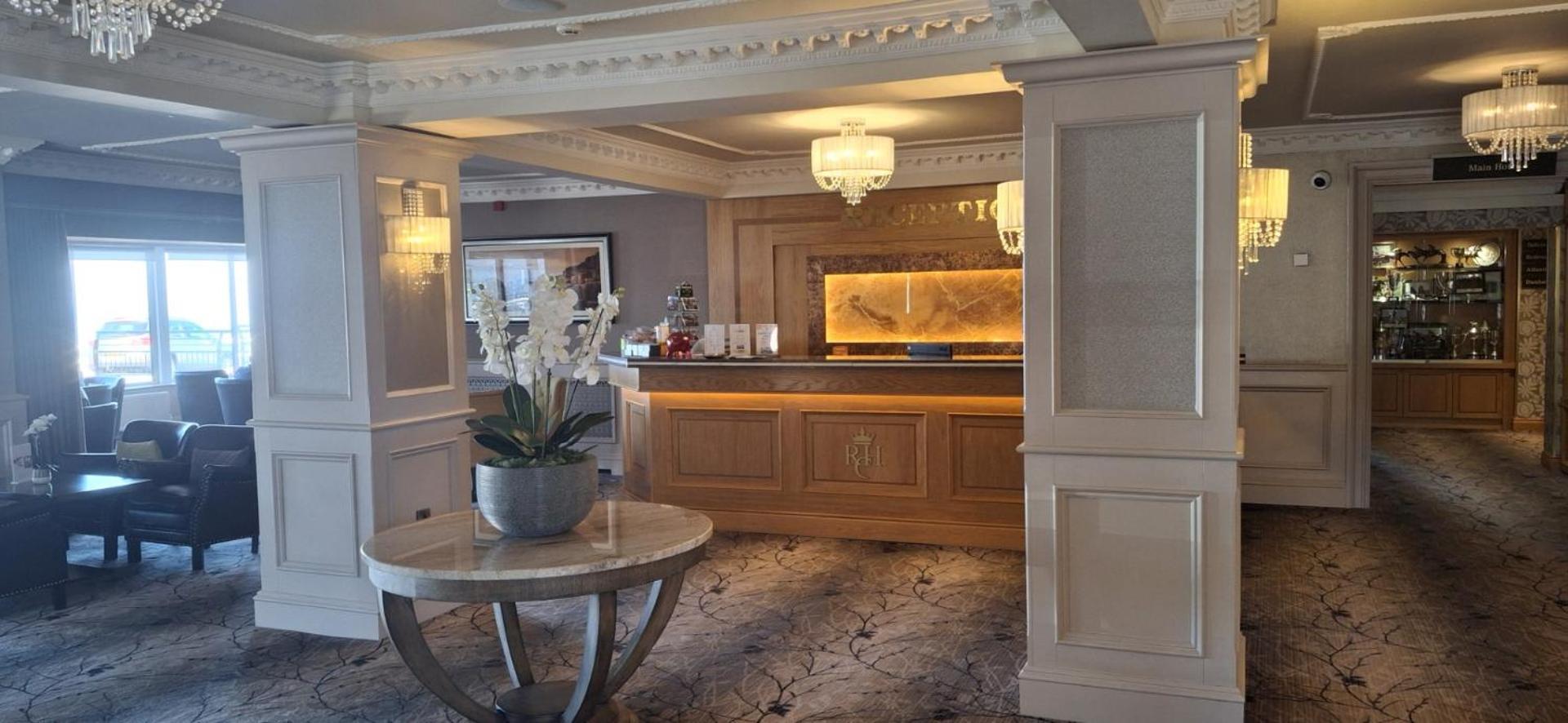 Royal Court Hotel بورتراش المظهر الخارجي الصورة