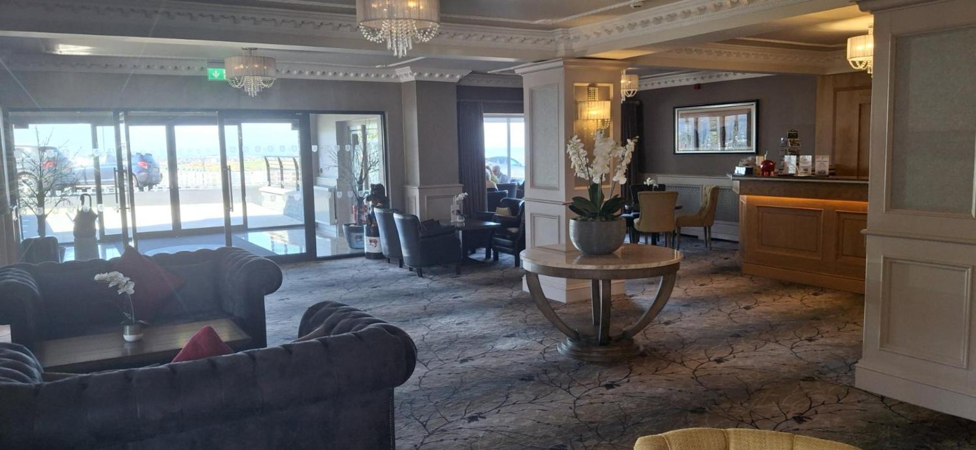 Royal Court Hotel بورتراش المظهر الخارجي الصورة
