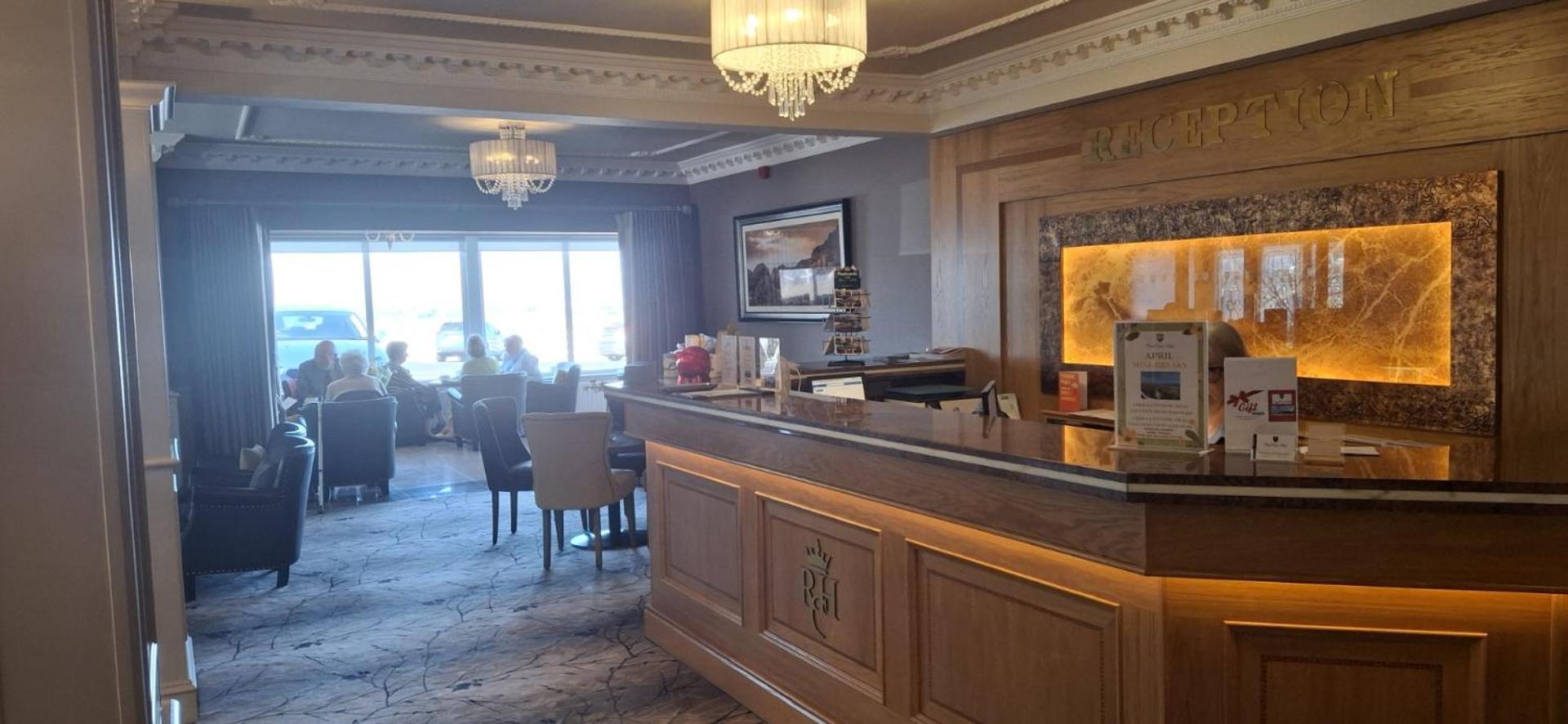 Royal Court Hotel بورتراش المظهر الخارجي الصورة